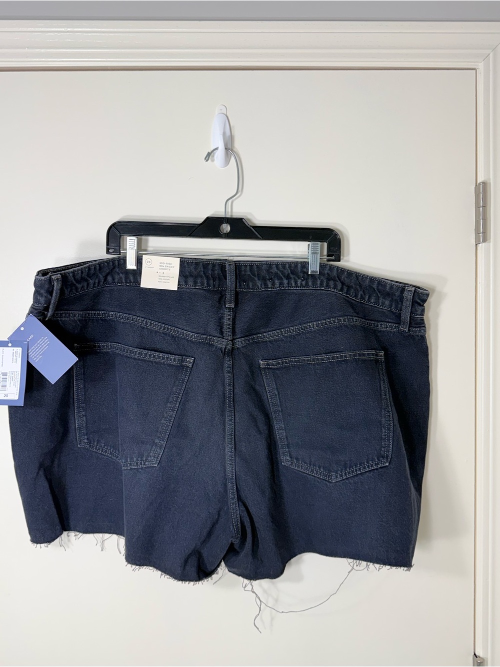 Universal Thread Dark Indigo Frayed Hem Denim Shorts Plus Size 24W - Picture 3 of 9